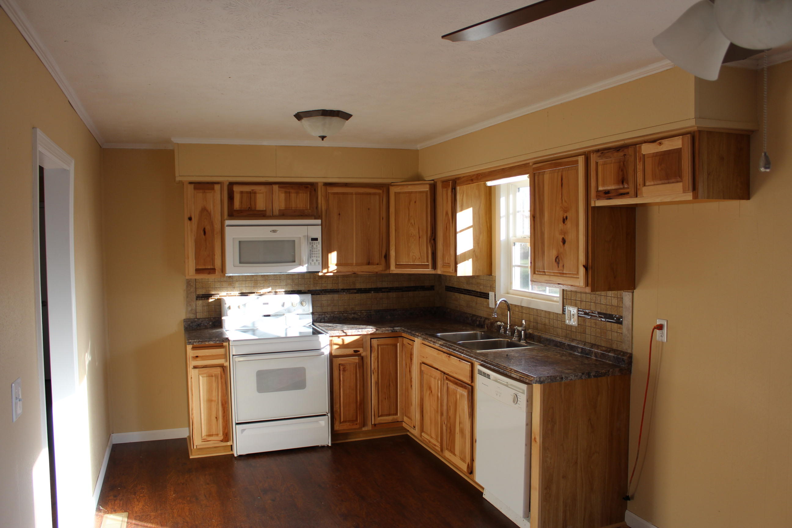 204 Spring Street Jamestown, TN 38556 - Photo 8 of 15 046