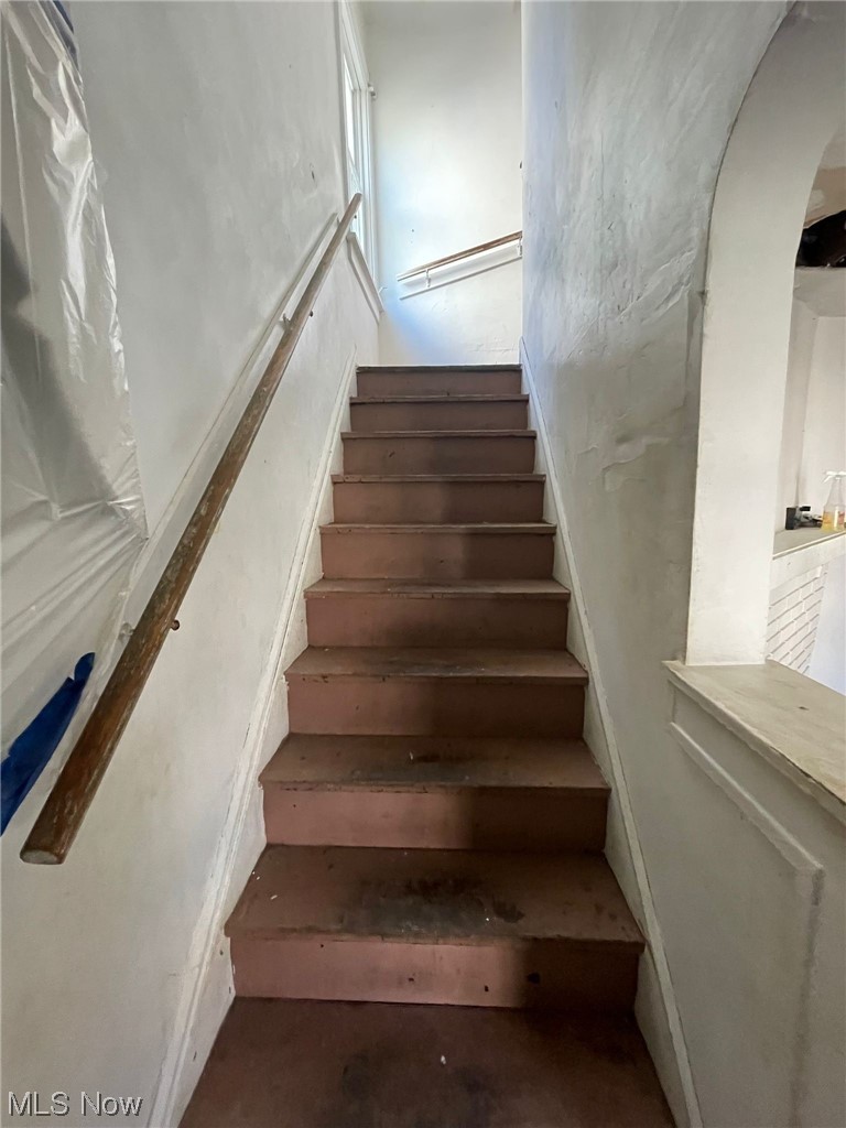 1493 Larchmont Road Cleveland, OH 44110 - Photo 22 of 30 View of stairway