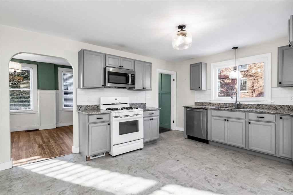 17 Pond Street Beverly, MA 01915 - Photo 6 of 20