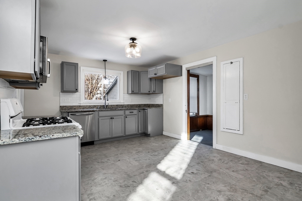 17 Pond Street Beverly, MA 01915 - Photo 8 of 20