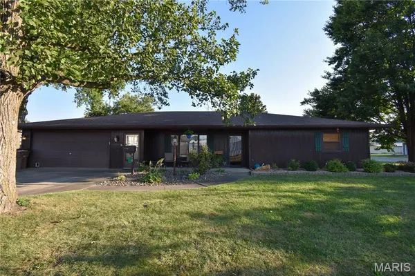 $234,900 | 310 West Mill Street, Staunton, IL 62088