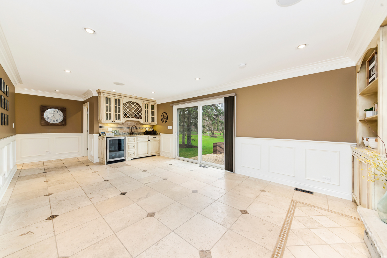 7 Sorrel Lemont, IL 60439 - Photo 12 of 36 a view of an empty room with a kitchen