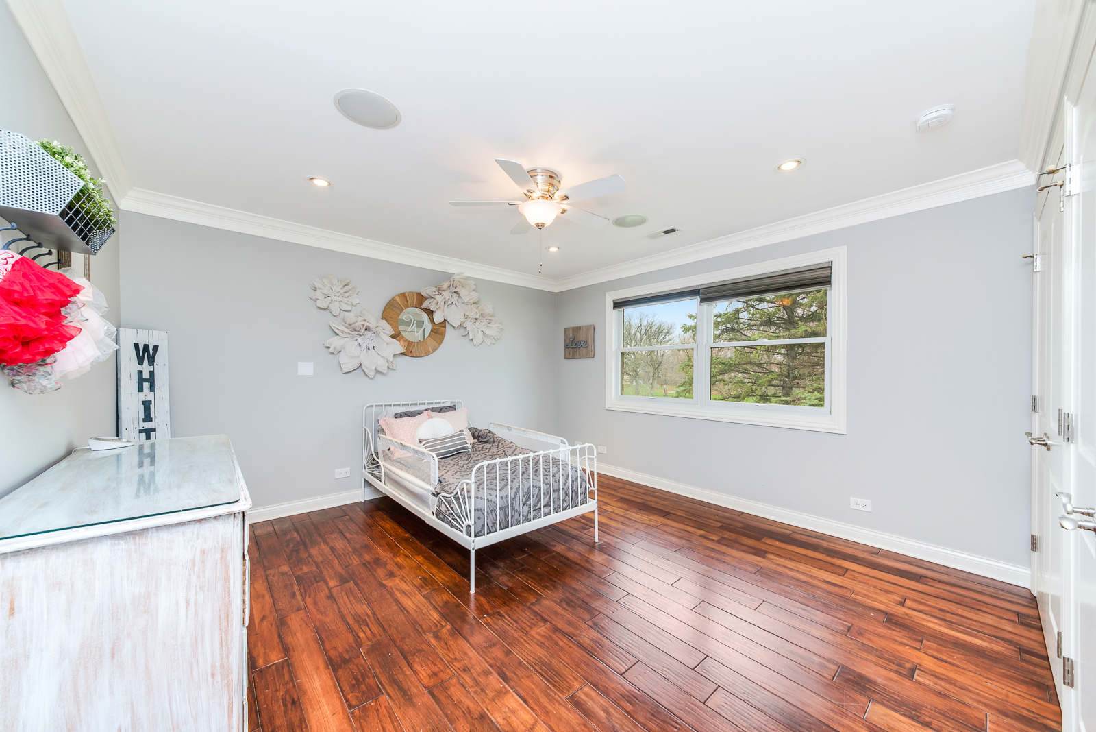 7 Sorrel Lemont, IL 60439 - Photo 18 of 36 a living room with furniture and a window