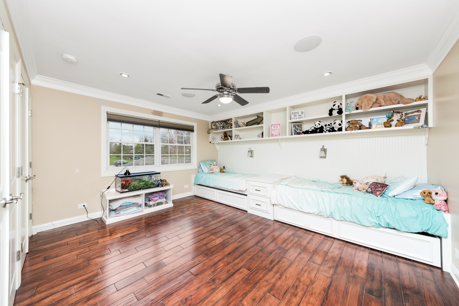 7 Sorrel Lemont, IL 60439 - Photo 19 of 36 a view of a hardwood floor and a ceiling fan in a room