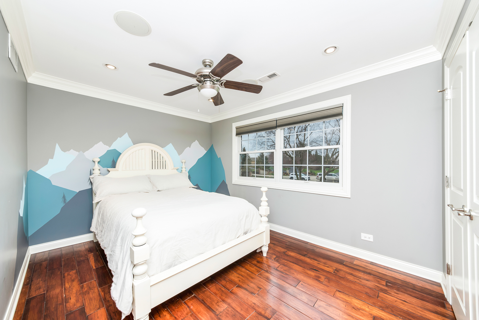 7 Sorrel Lemont, IL 60439 - Photo 21 of 36 a bedroom with a large bed and a window
