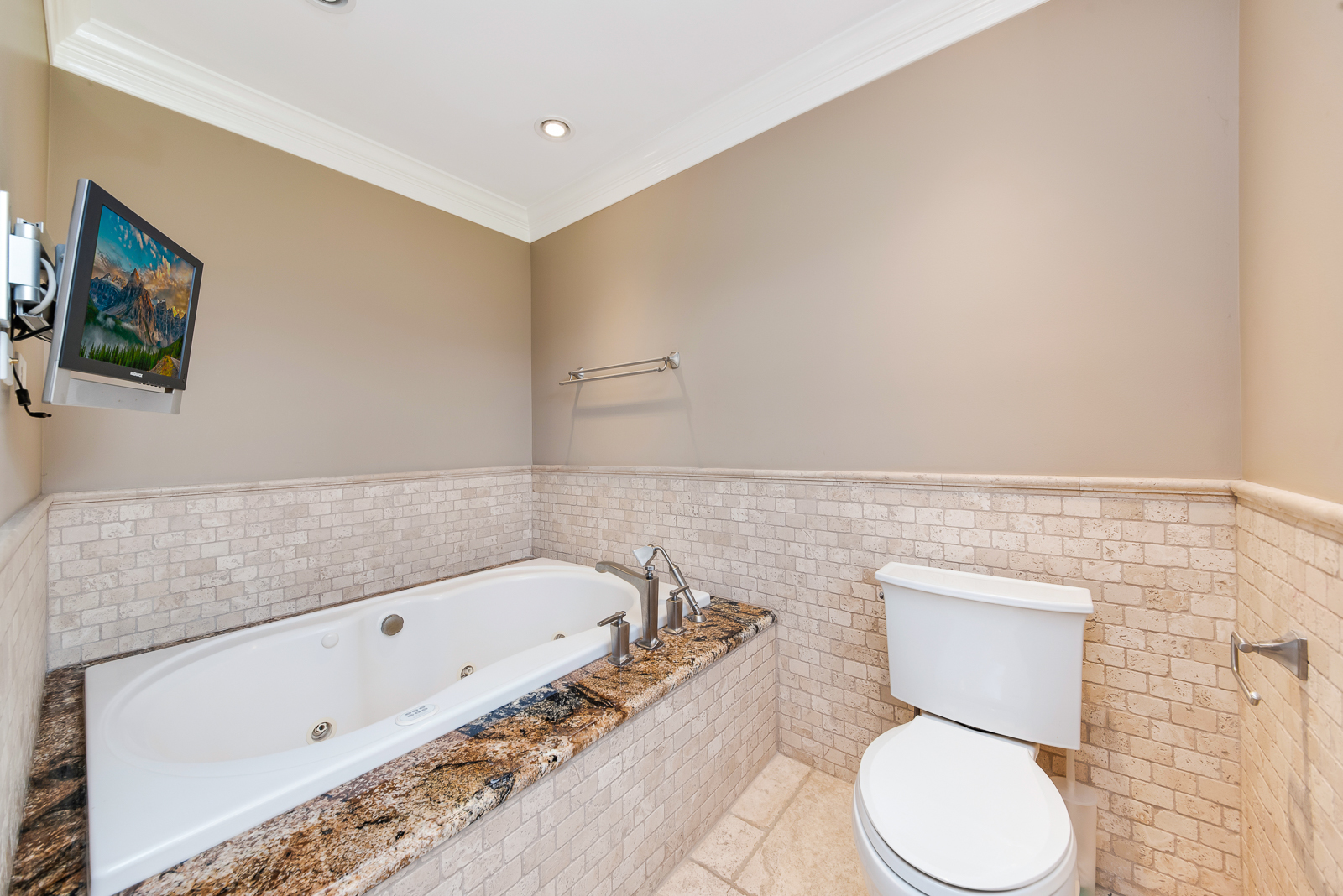 7 Sorrel Lemont, IL 60439 - Photo 27 of 36 a bathroom with a toilet bathtub and sink