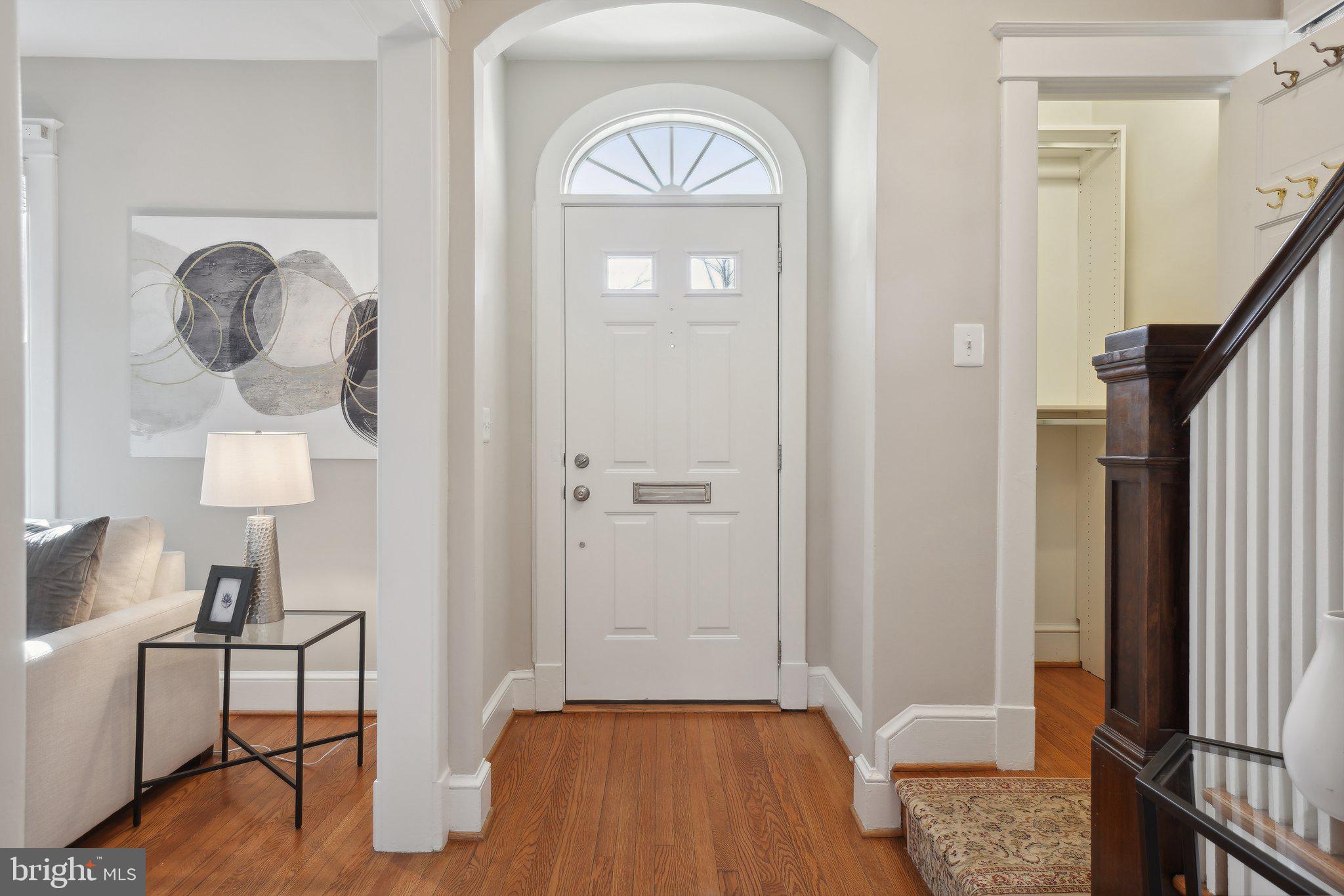 1123 South Oakcrest Road Arlington, VA 22202 - Photo 3 of 50