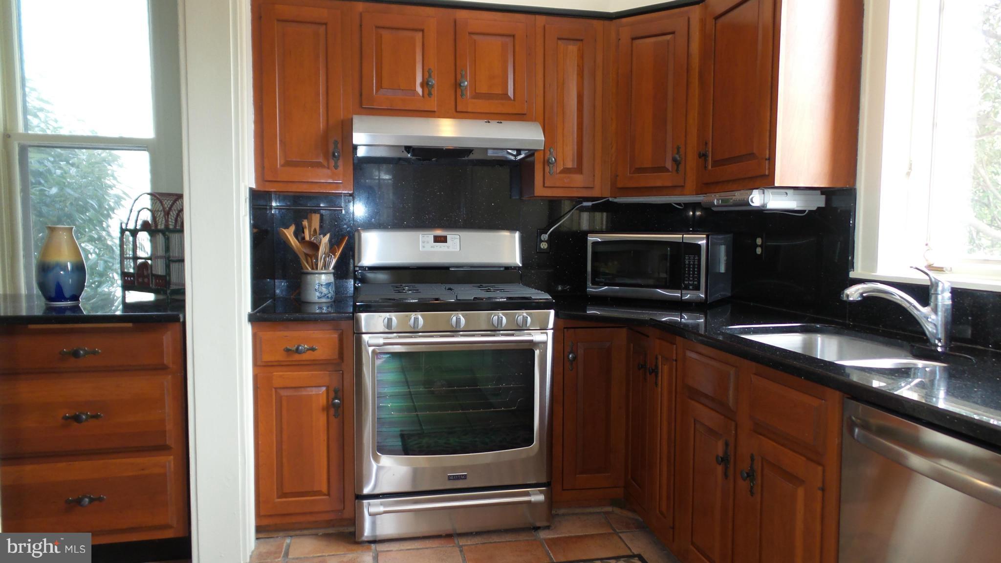 111 Woodlawn Road Baltimore, MD 21210 - Photo 12 of 30 Kitchen