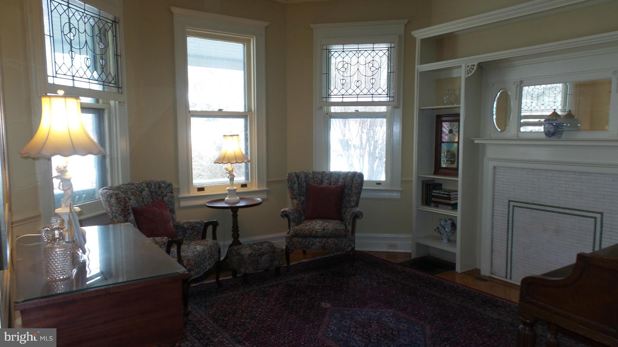 111 Woodlawn Road Baltimore, MD 21210 - Photo 5 of 30 Living Room
