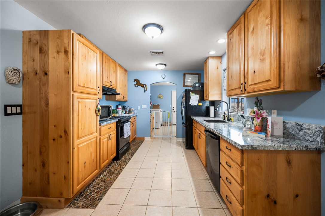 16876 Lawton Road Yucca, AZ 86438 - Photo 12 of 41