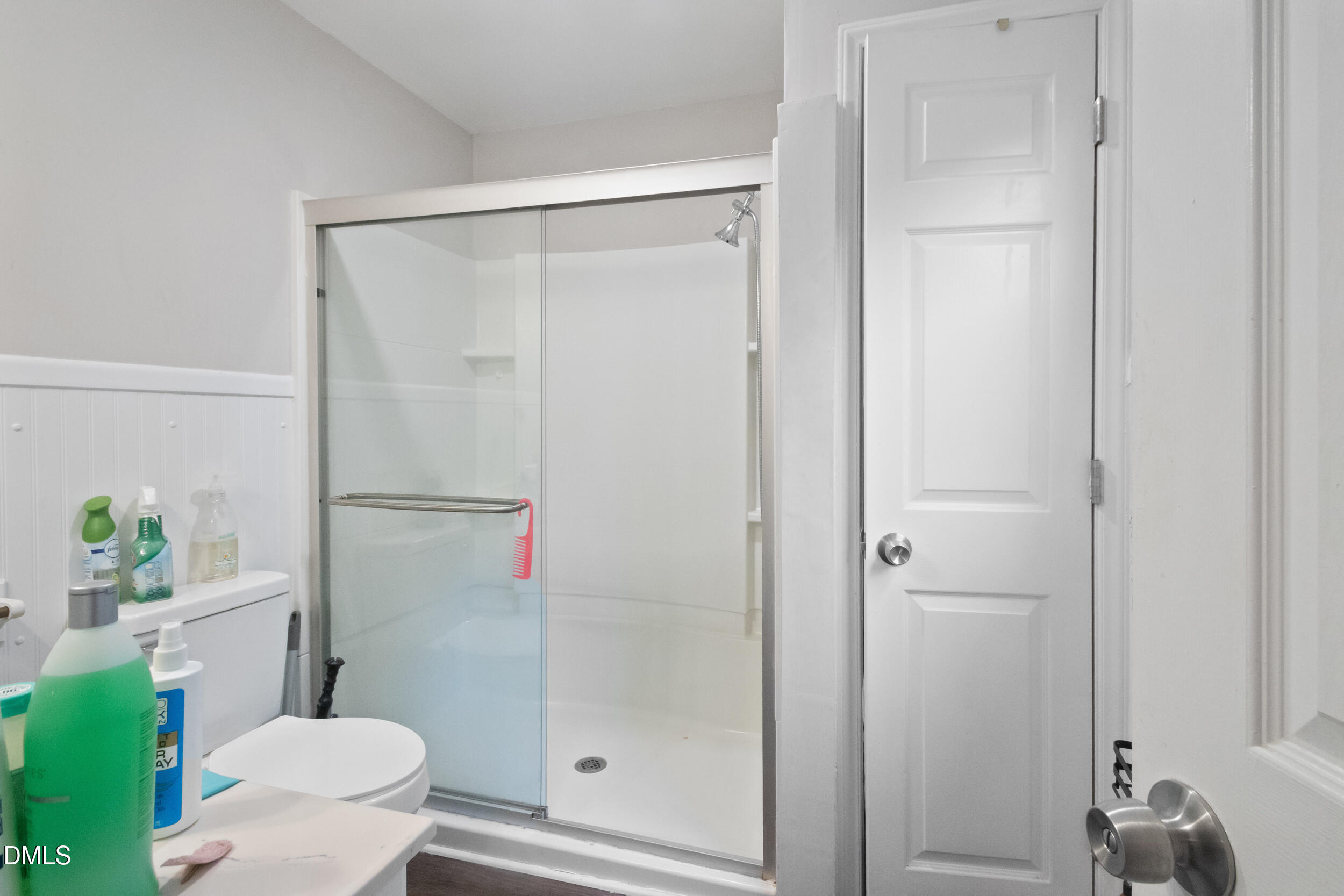 2930 Thomas Road Henderson, NC 27537 - Photo 10 of 17 a bathroom with a shower and a toilet