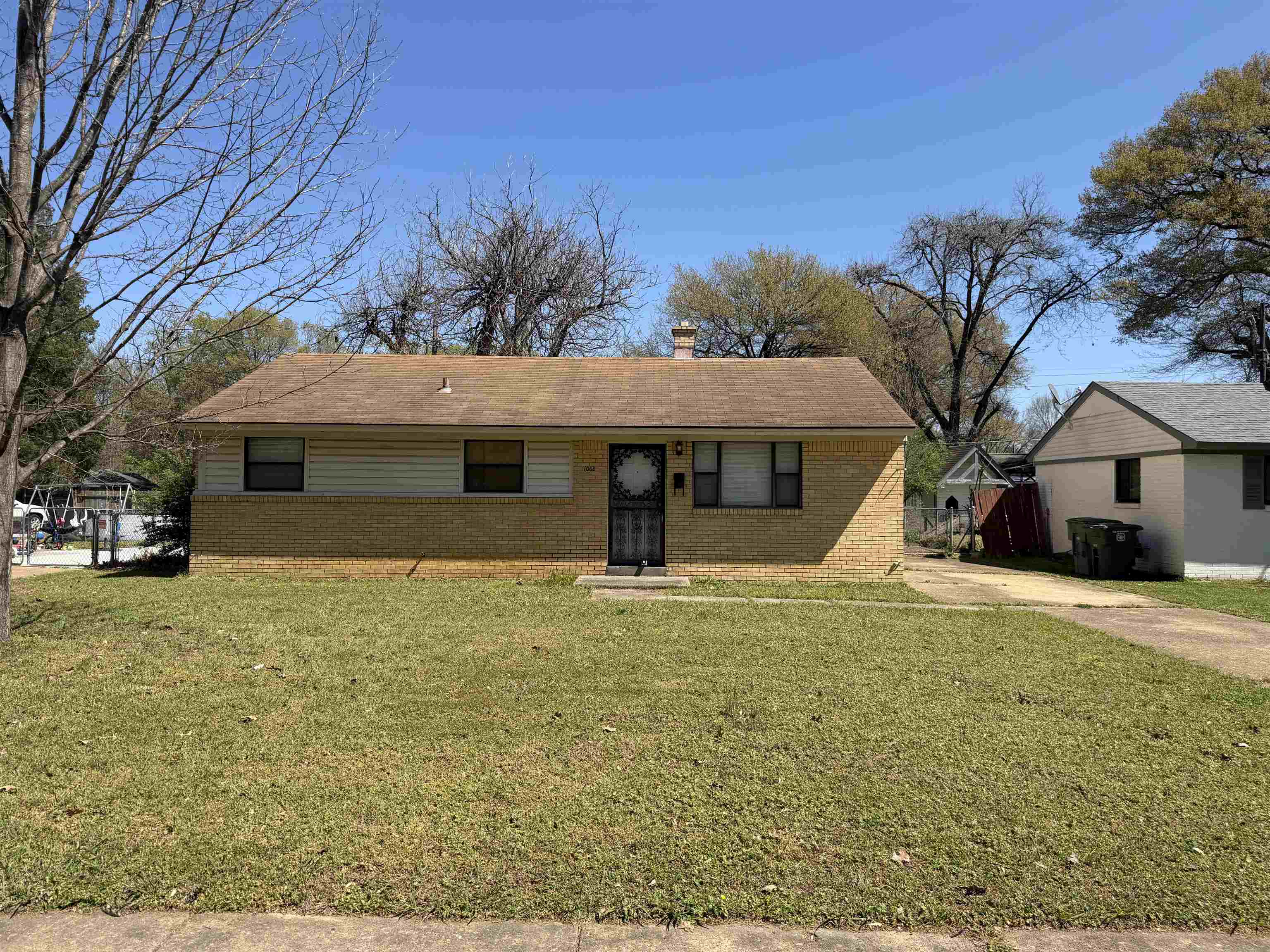 1068 Buckner Road Memphis, TN 38122 - Photo 2 of 30