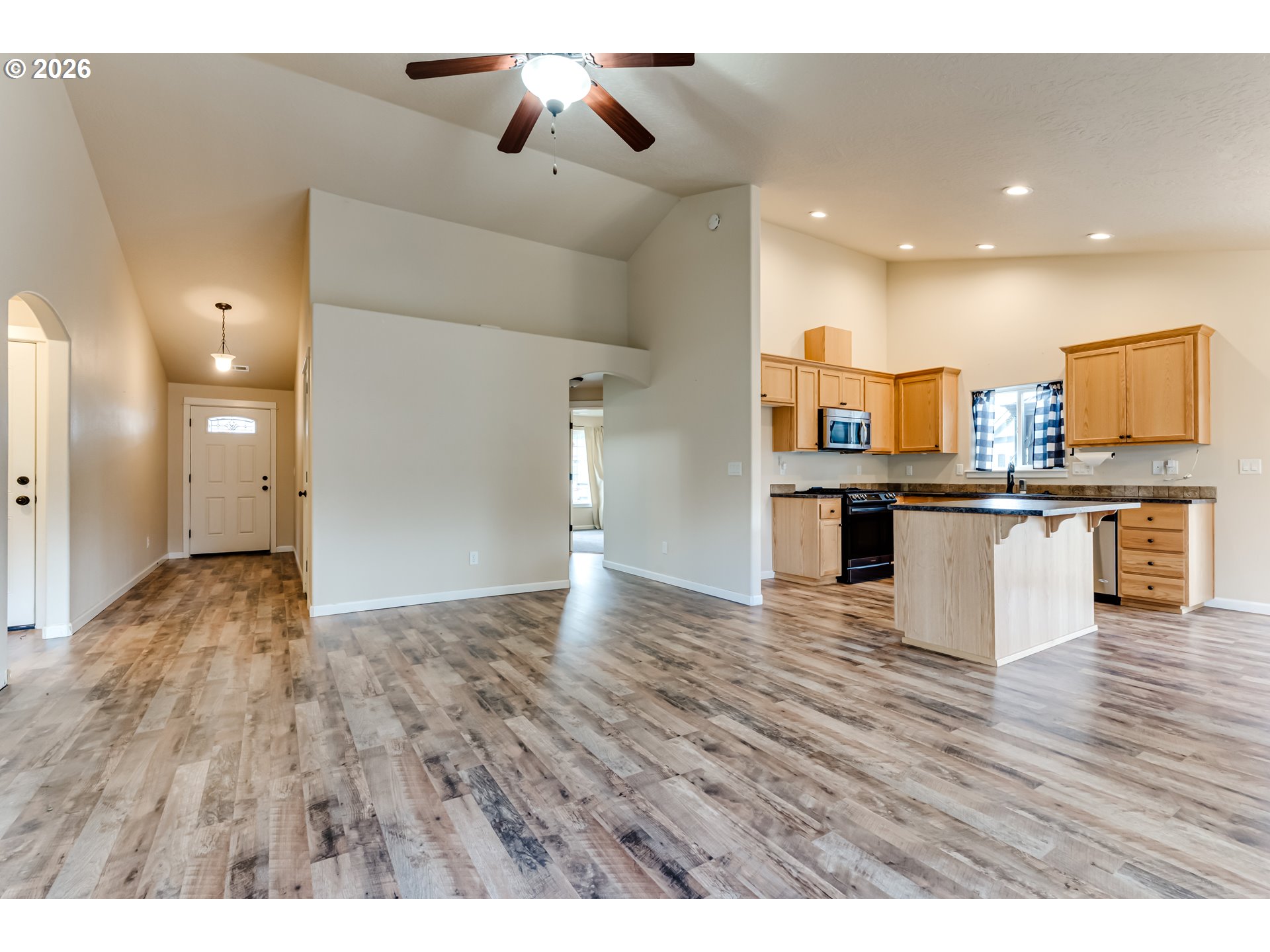 362 Camrin Loop Creswell, OR 97426 - Photo 2 of 22 Living Room