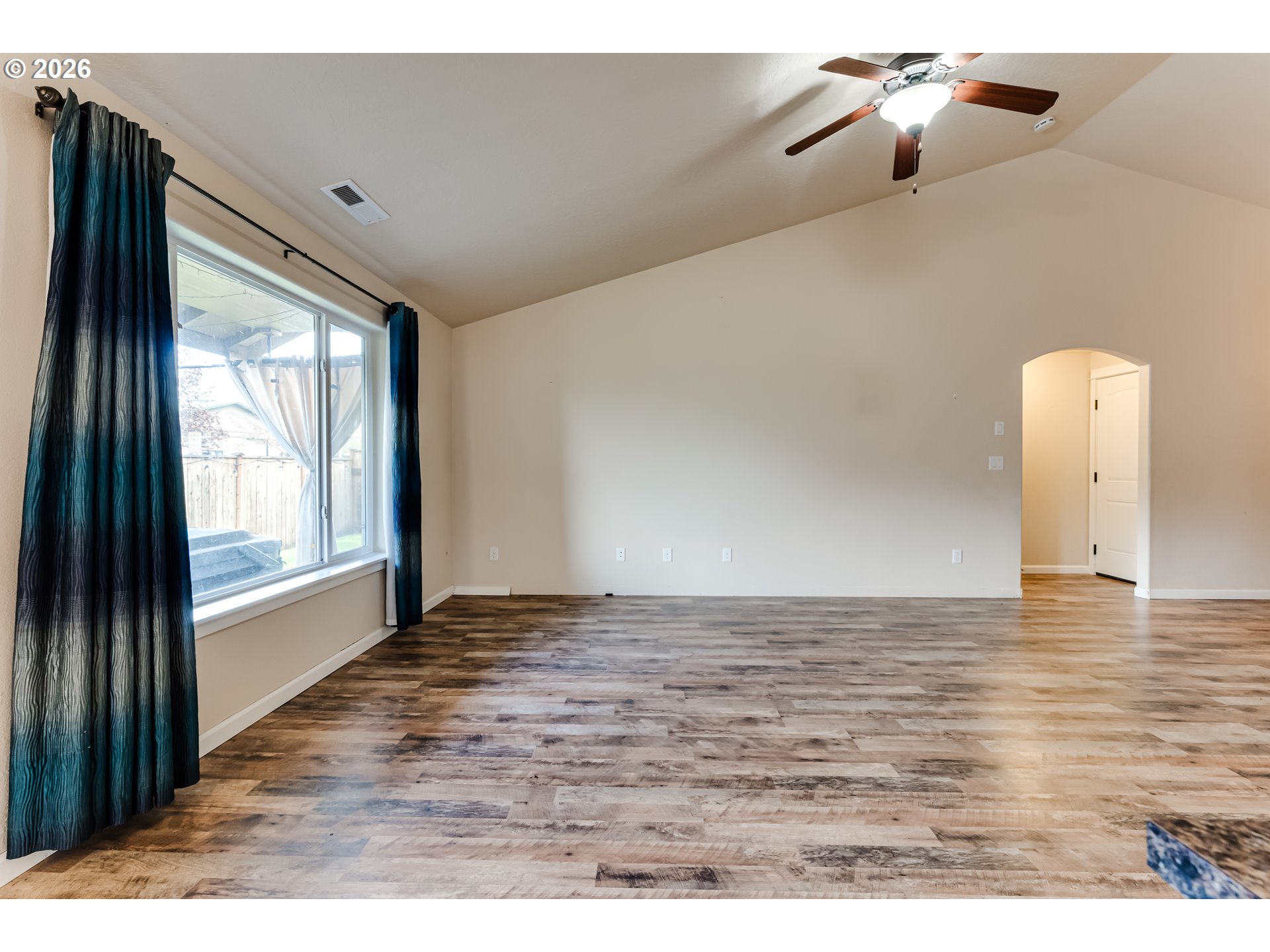 362 Camrin Loop Creswell, OR 97426 - Photo 3 of 22 Living Room