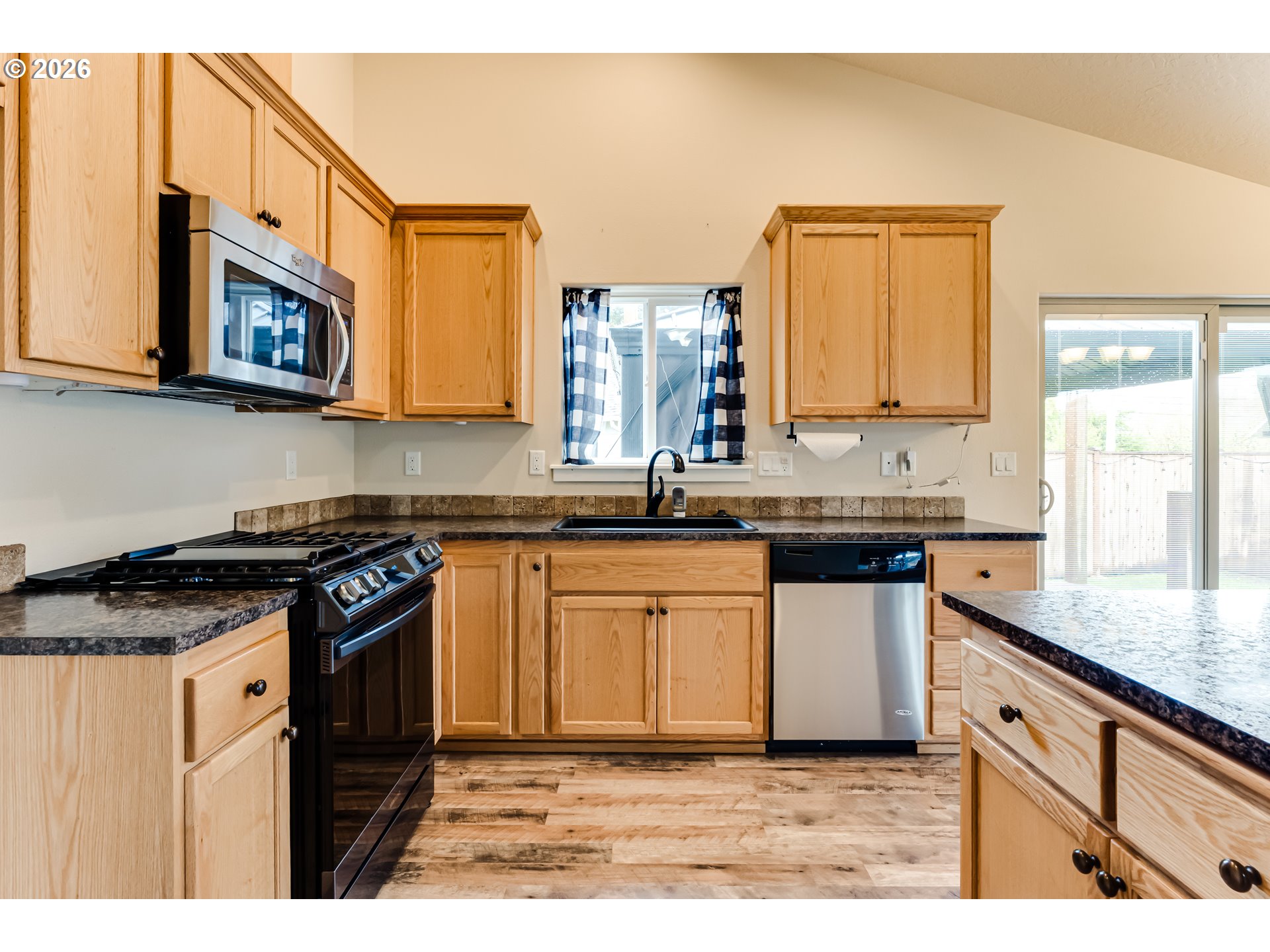 362 Camrin Loop Creswell, OR 97426 - Photo 4 of 22 Kitchen