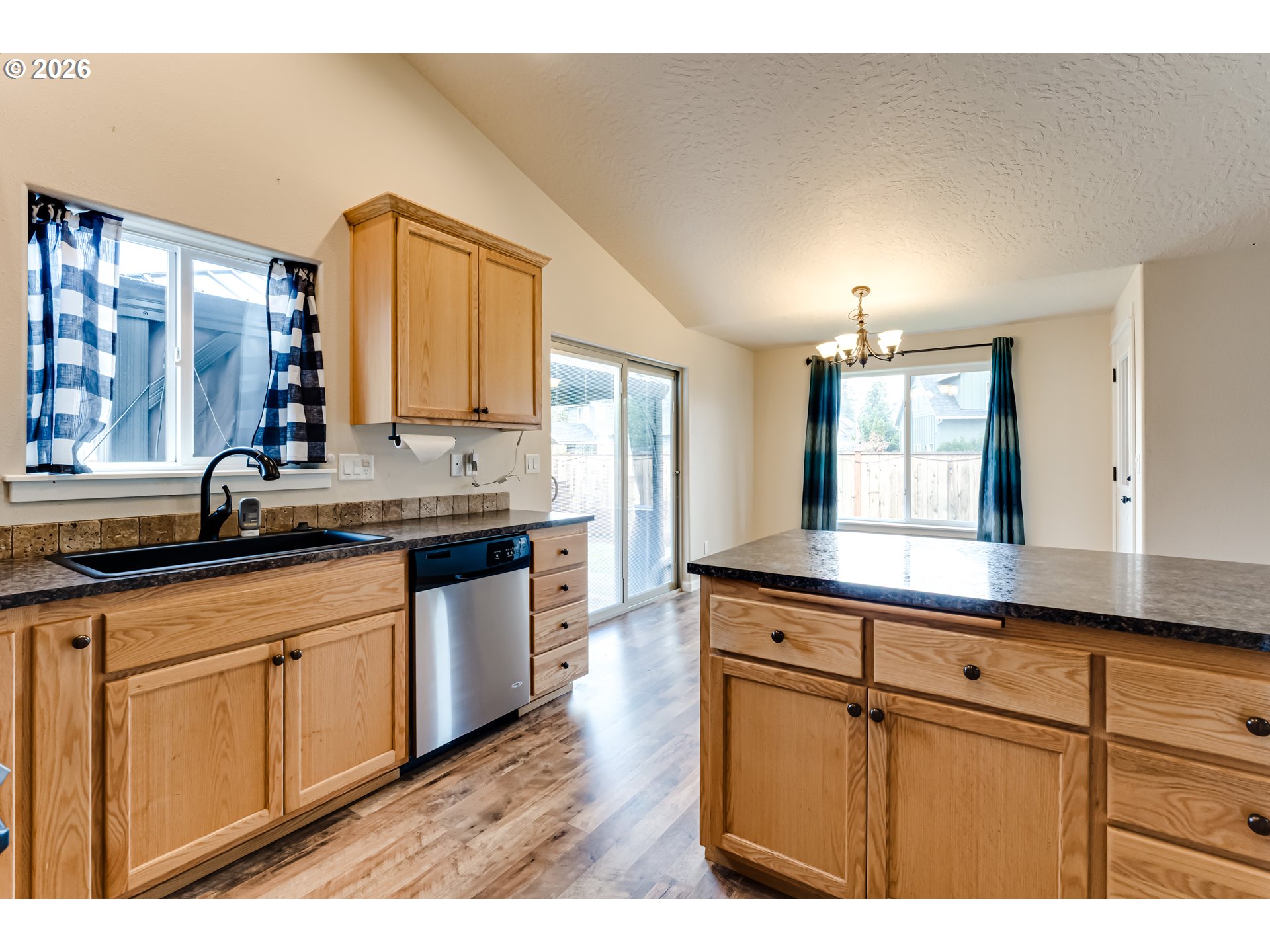 362 Camrin Loop Creswell, OR 97426 - Photo 6 of 22 Kitchen