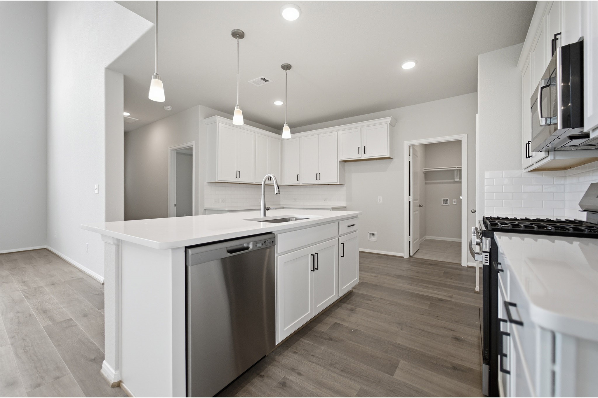 7906 Jasper Mdws Way Angleton, TX 77515 - Photo 18 of 37