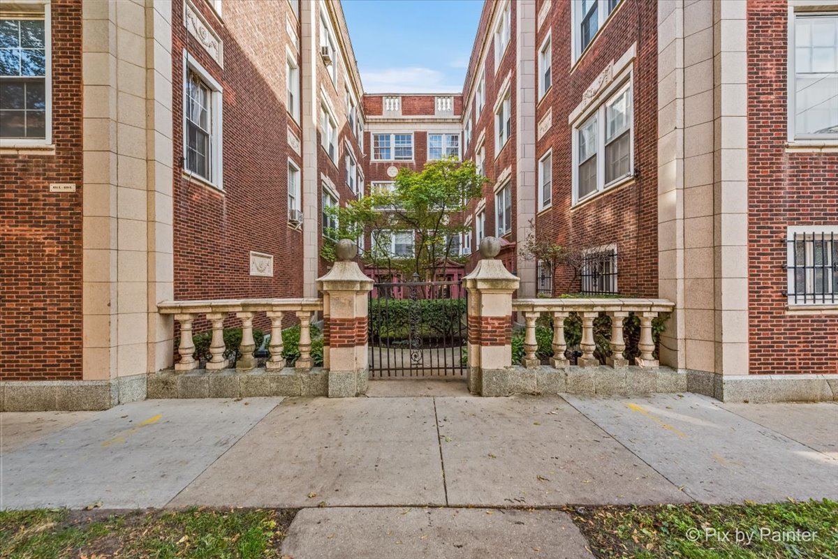 835 East 49th Street, Unit 3 Chicago, IL 60615 - Photo 2 of 17