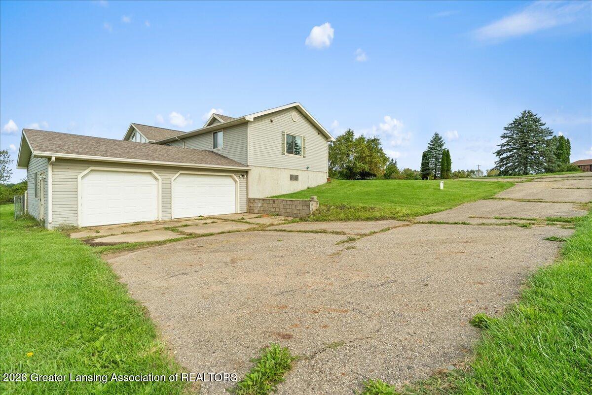 2104 Maurer Road Charlotte, MI 48813 - Photo 6 of 52 54-Media Jett -52