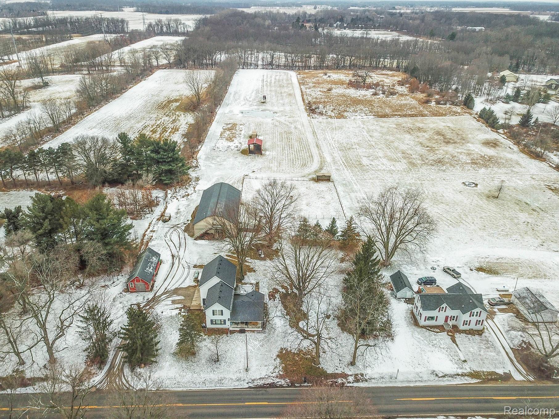 10531 Antcliff Road Fowlerville, MI 48836 - Photo 2 of 34 4.jpg