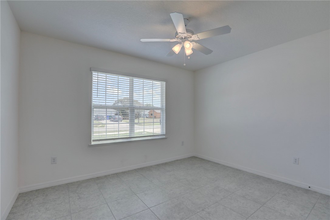 406 Easy Street Sebastian, FL 32958 - Photo 28 of 36 an empty room with a window
