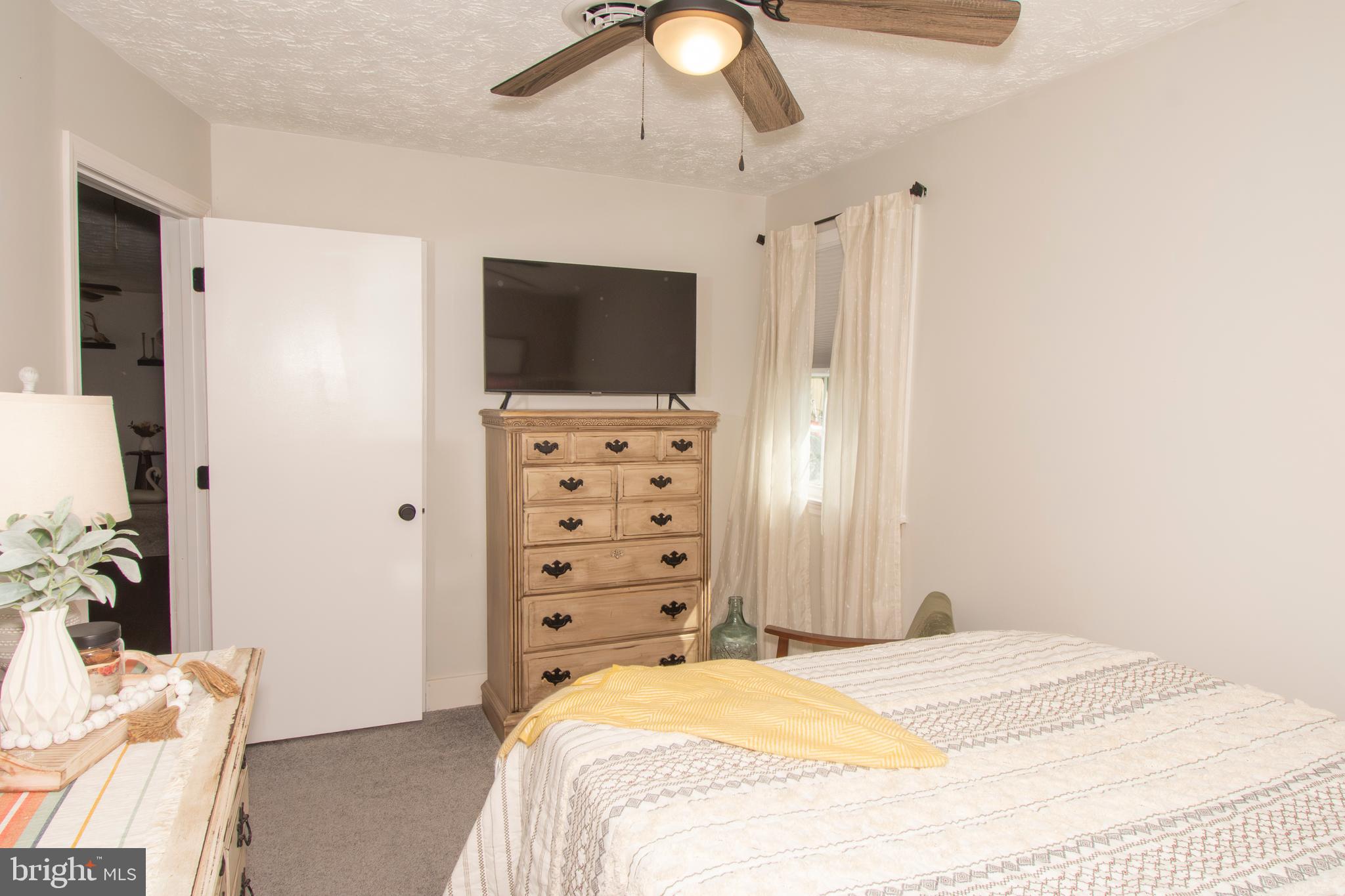 203 Fletchwood Road Elkton, MD 21921 - Photo 15 of 27 Other view of larger bedroom