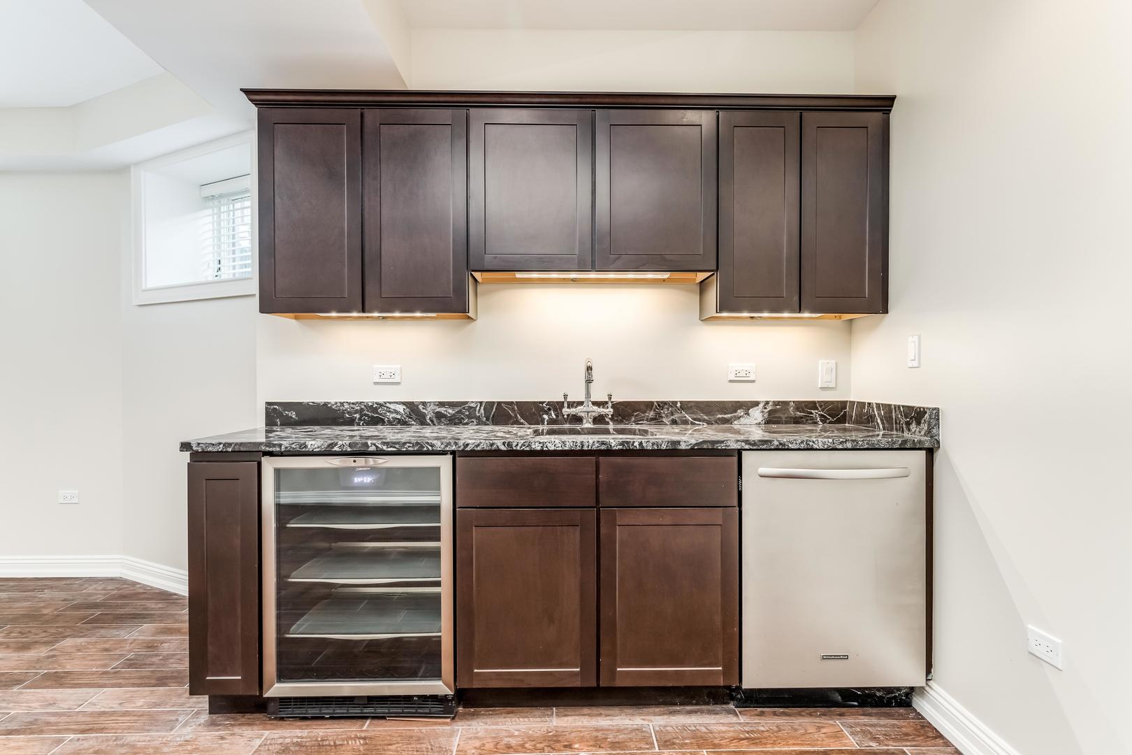 116 West Chestnut Street Chicago, IL 60610 - Photo 18 of 26