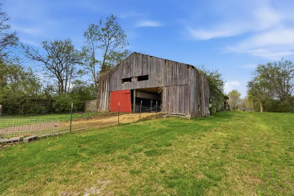 $399,000 | 5977 Old Highway 431, Springfield, TN 37172