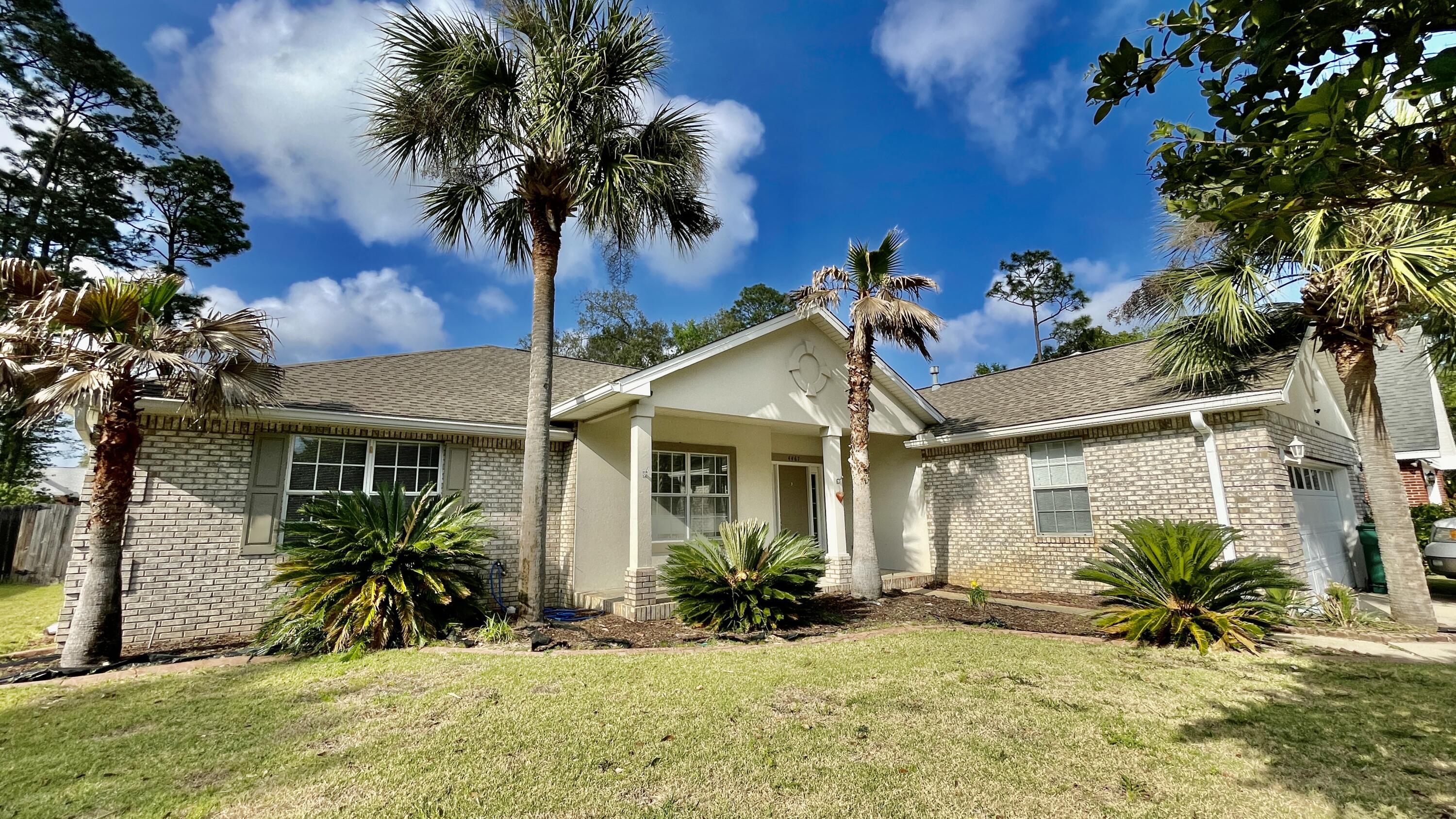 4467 Kingslynn Road Niceville, FL 32578 - Photo 3 of 28 a view of a house with a yard
