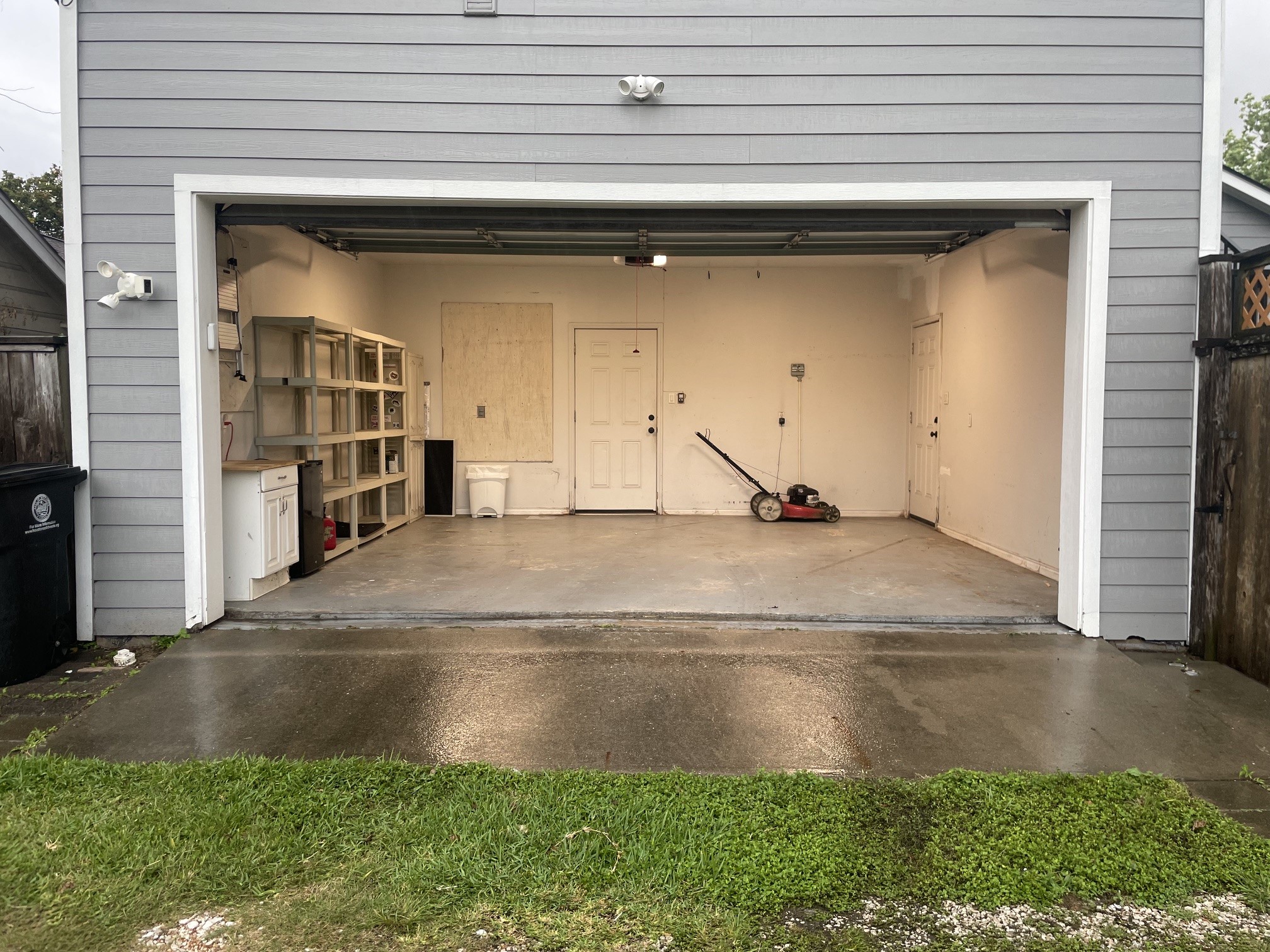 304 Vincent Street Houston, TX 77009 - Photo 35 of 36 a view of outdoor space yard and swimming pool