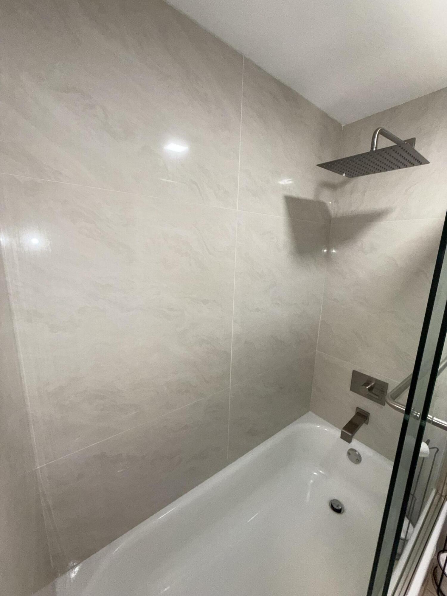 800 Northwest Fork Road, Unit 71 Stuart, FL 34994 - Photo 10 of 16 a bathroom with a bathtub