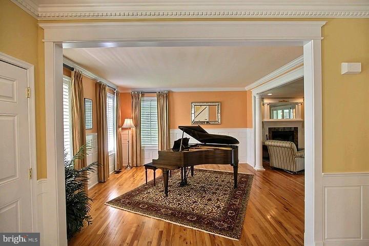 7107 Deer Valley Road Highland, MD 20777 - Photo 11 of 30 Parlor