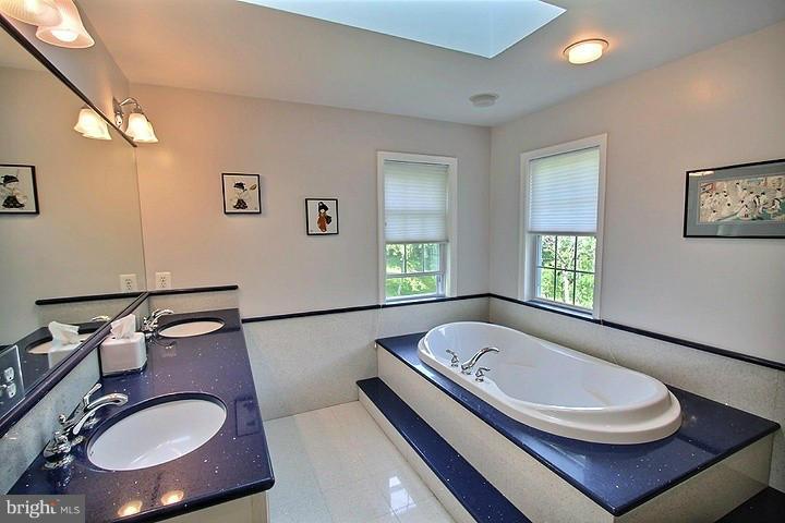 7107 Deer Valley Road Highland, MD 20777 - Photo 14 of 30 Bath (Master)