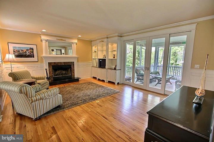 7107 Deer Valley Road Highland, MD 20777 - Photo 10 of 30 Living Room
