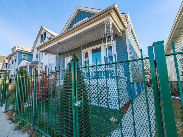 $265,000 | 5729 South Damen Avenue, Chicago, IL 60636