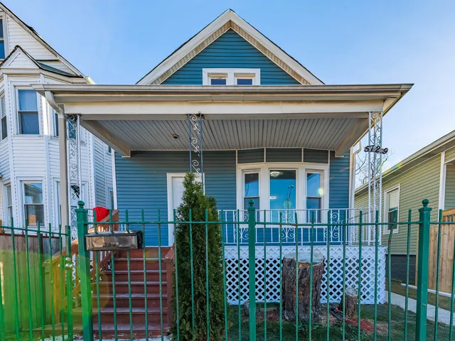 $265,000 | 5729 South Damen Avenue, Chicago, IL 60636