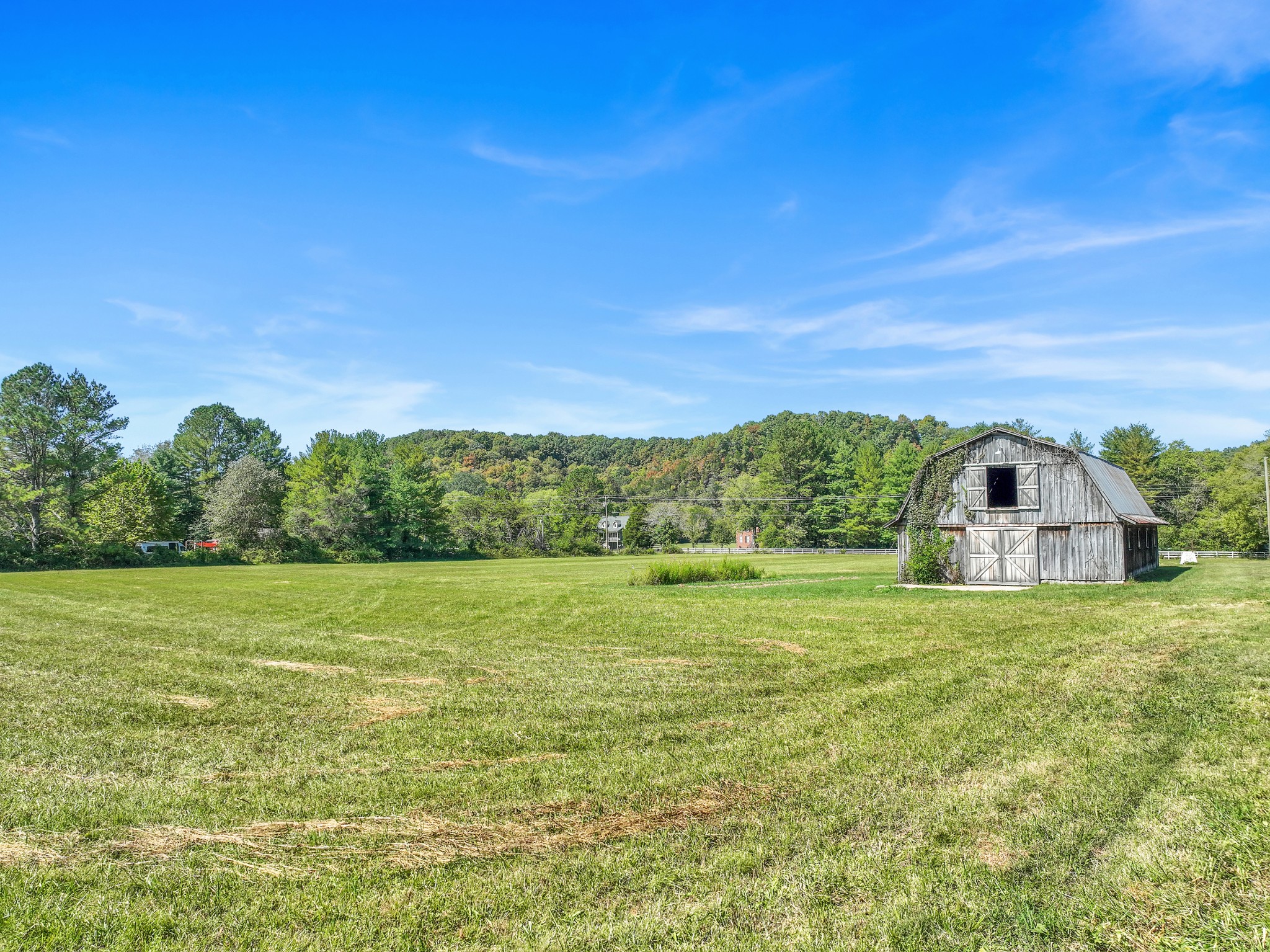 5110 Old Harding Road Franklin, TN 37064 - Photo 6 of 21 a view of a big yard with an outdoor space