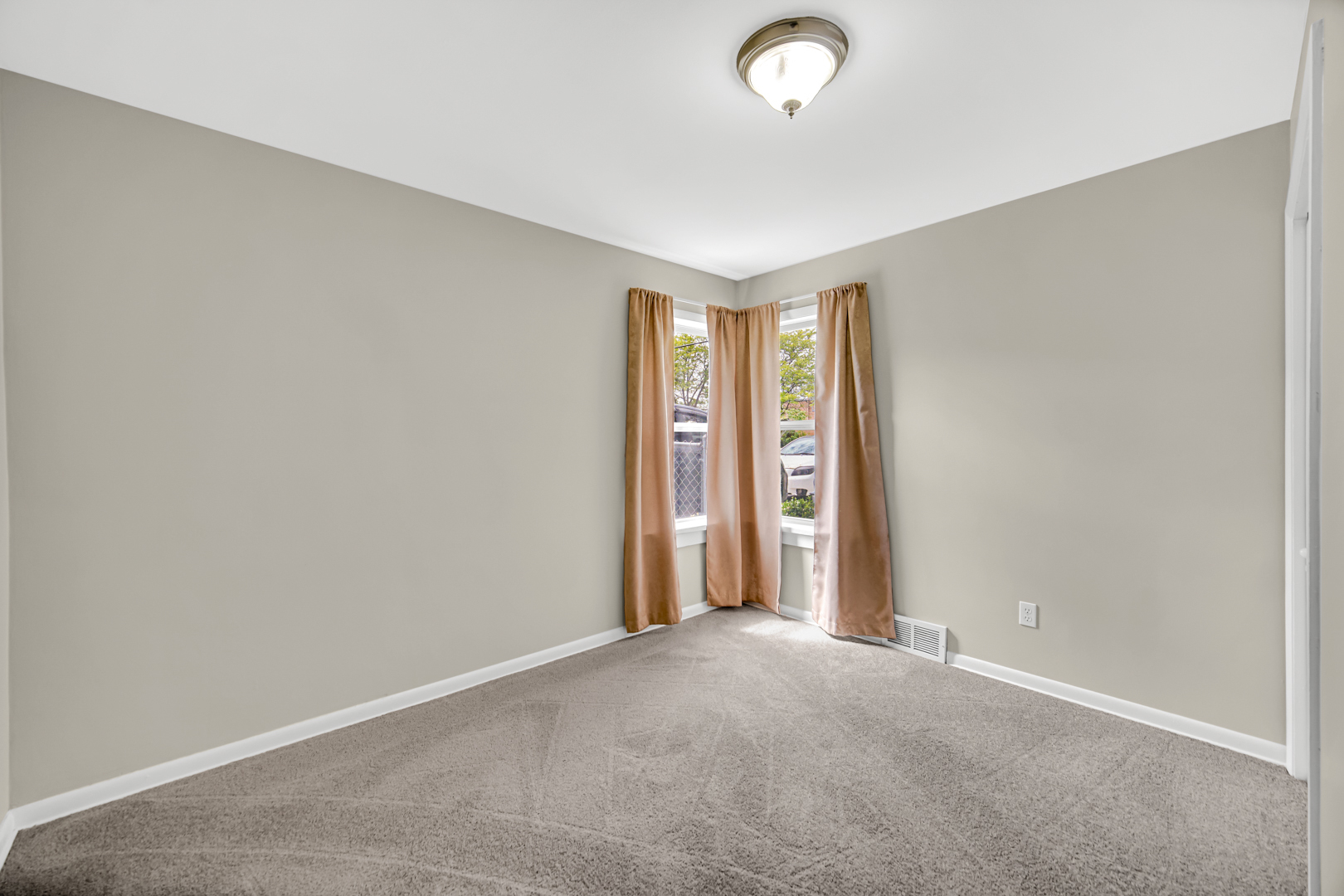 1455 Reckinger Road Aurora, IL 60505 - Photo 15 of 26 an empty room with windows and closet