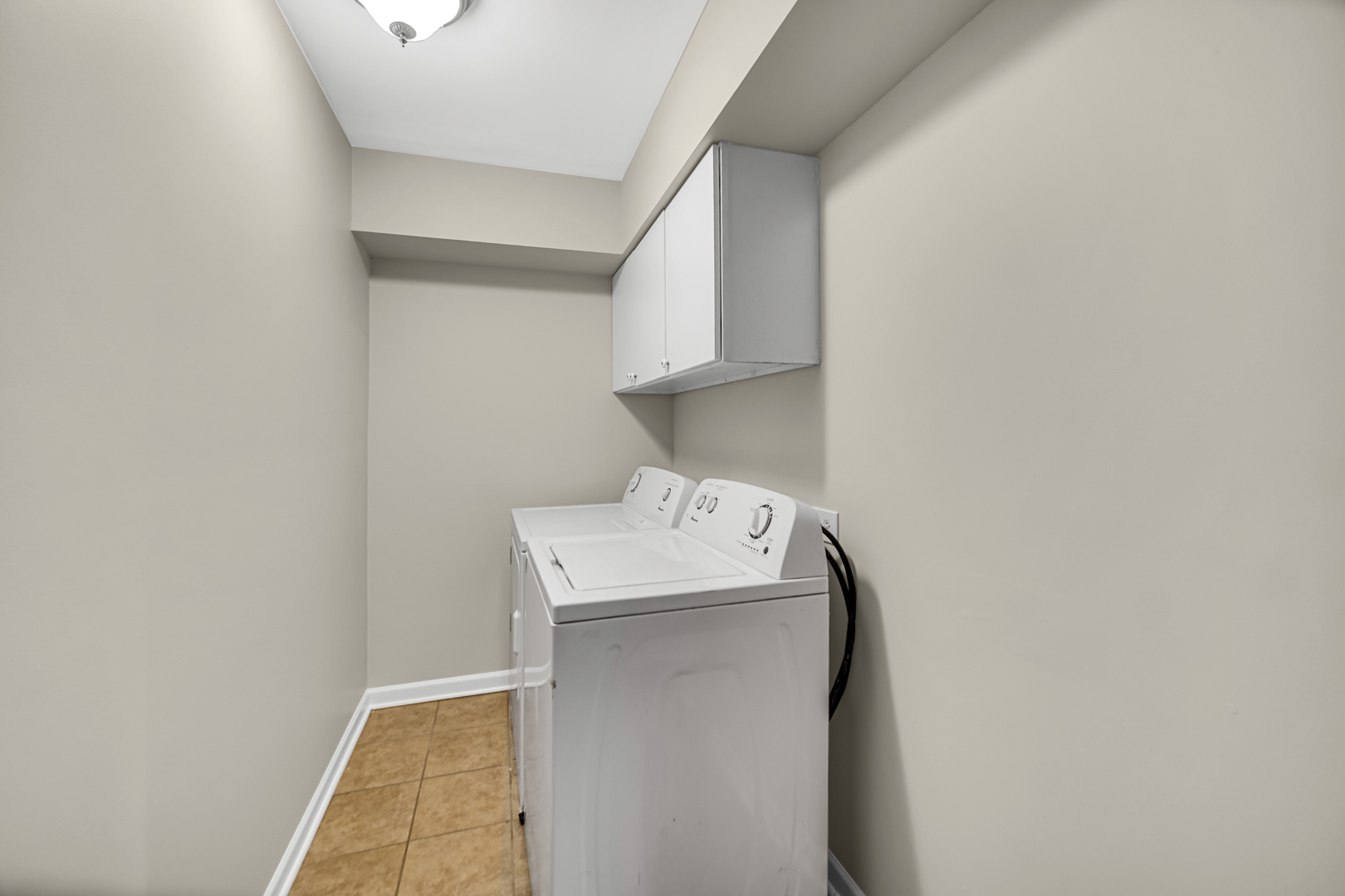 1455 Reckinger Road Aurora, IL 60505 - Photo 20 of 26 a utility room with dryer and washer