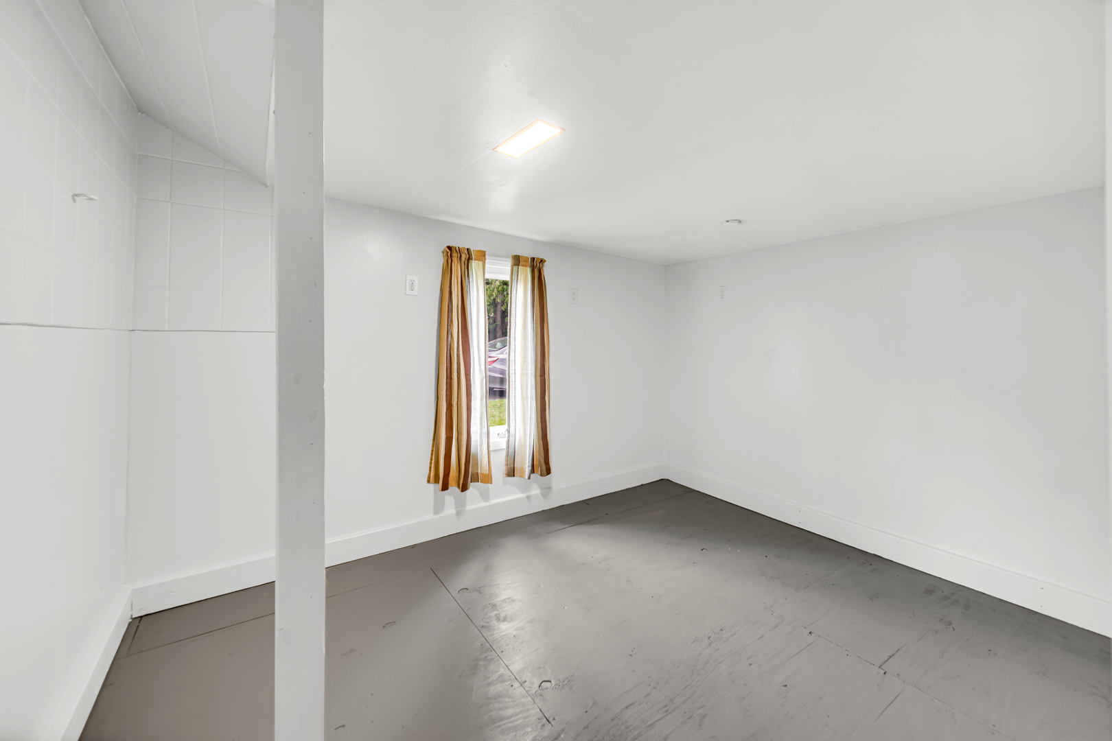 1455 Reckinger Road Aurora, IL 60505 - Photo 23 of 26 an empty room with a window