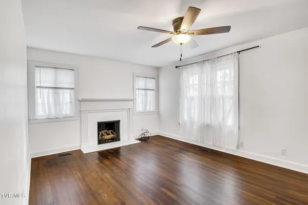 $1,900 | 1801 Fairoaks Road, Unit 1, Kingsport, TN 37664
