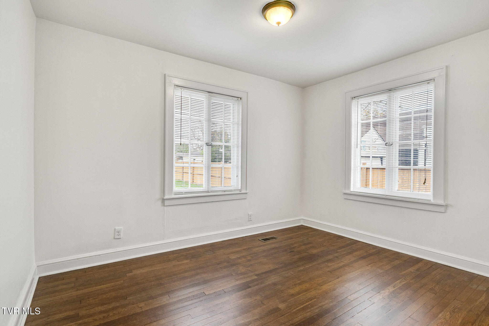 1801 Fairoaks Road, Unit 1 Kingsport, TN 37664 - Photo 14 of 32 18-web-or-mls-IMG_4485