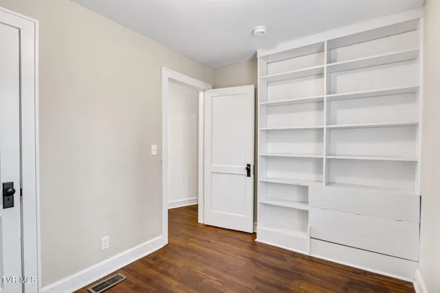 $1,900 | 1801 Fairoaks Road, Unit 1, Kingsport, TN 37664