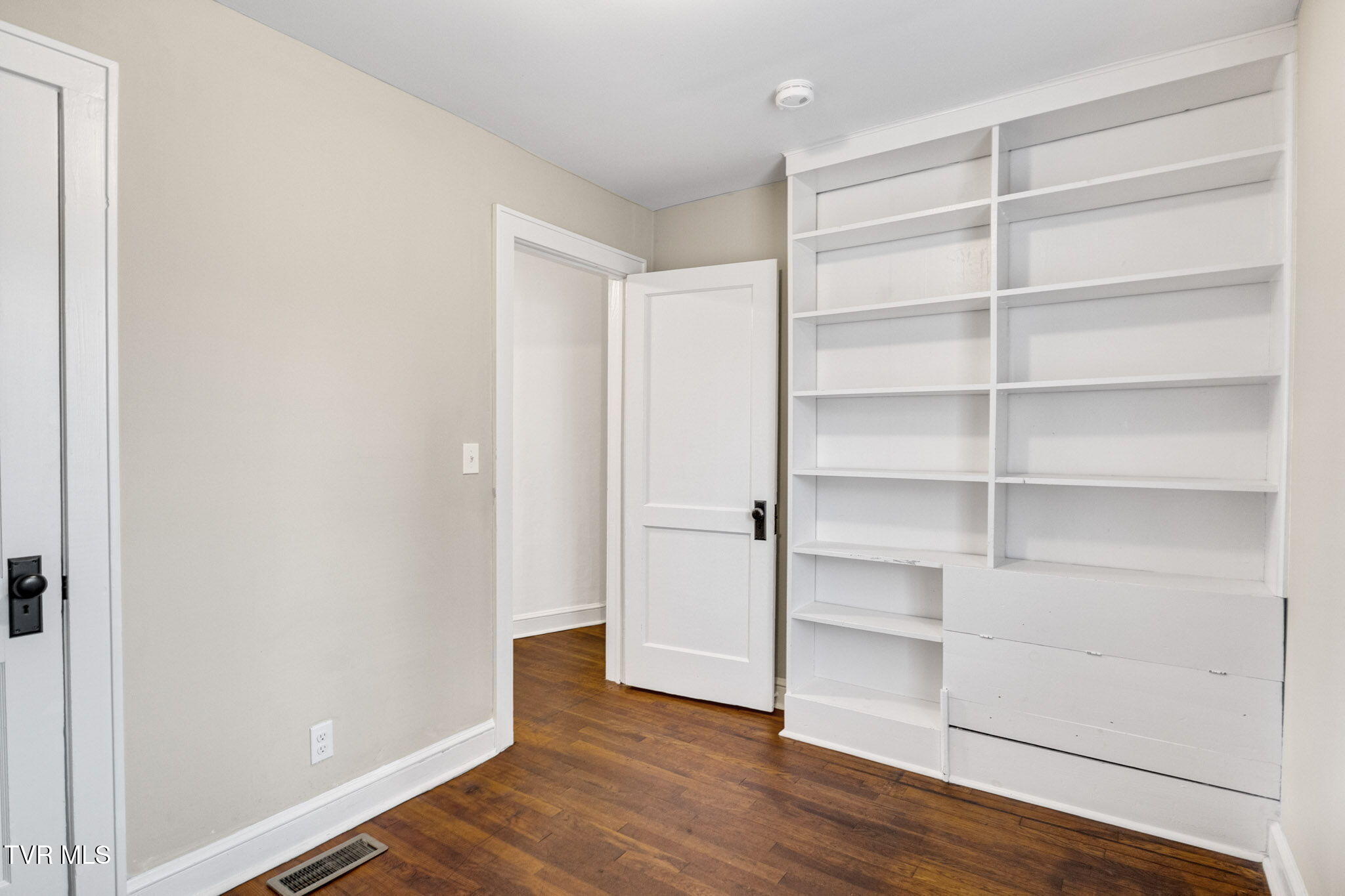 1801 Fairoaks Road, Unit 1 Kingsport, TN 37664 - Photo 17 of 32 21-web-or-mls-IMG_4494