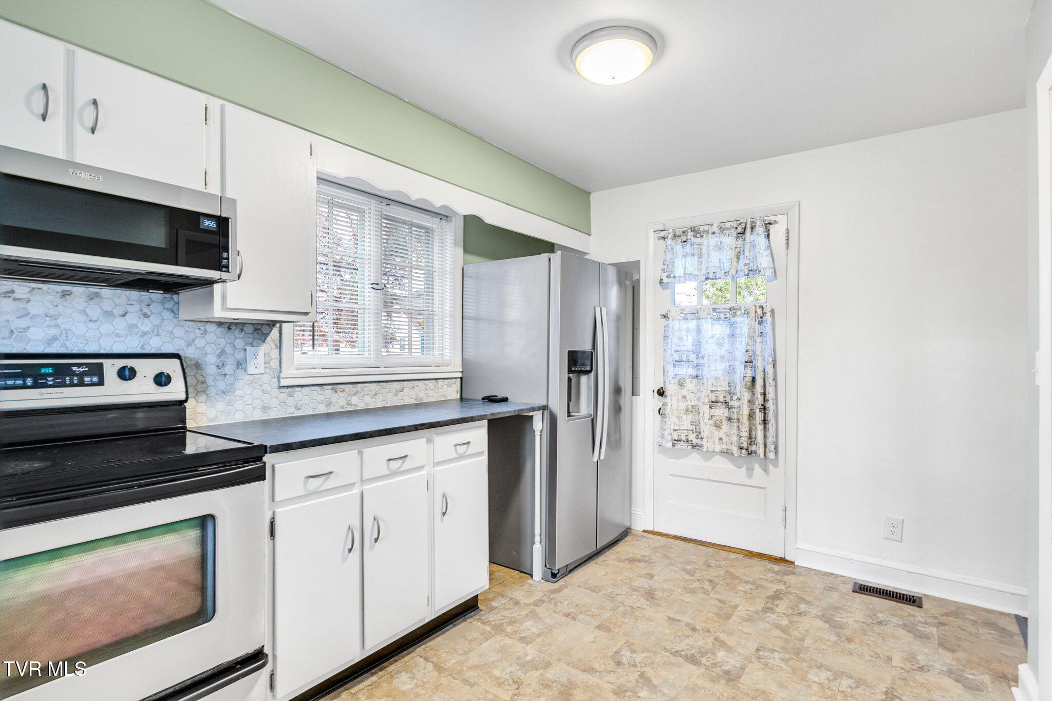 1801 Fairoaks Road, Unit 1 Kingsport, TN 37664 - Photo 22 of 32 26-web-or-mls-IMG_4509