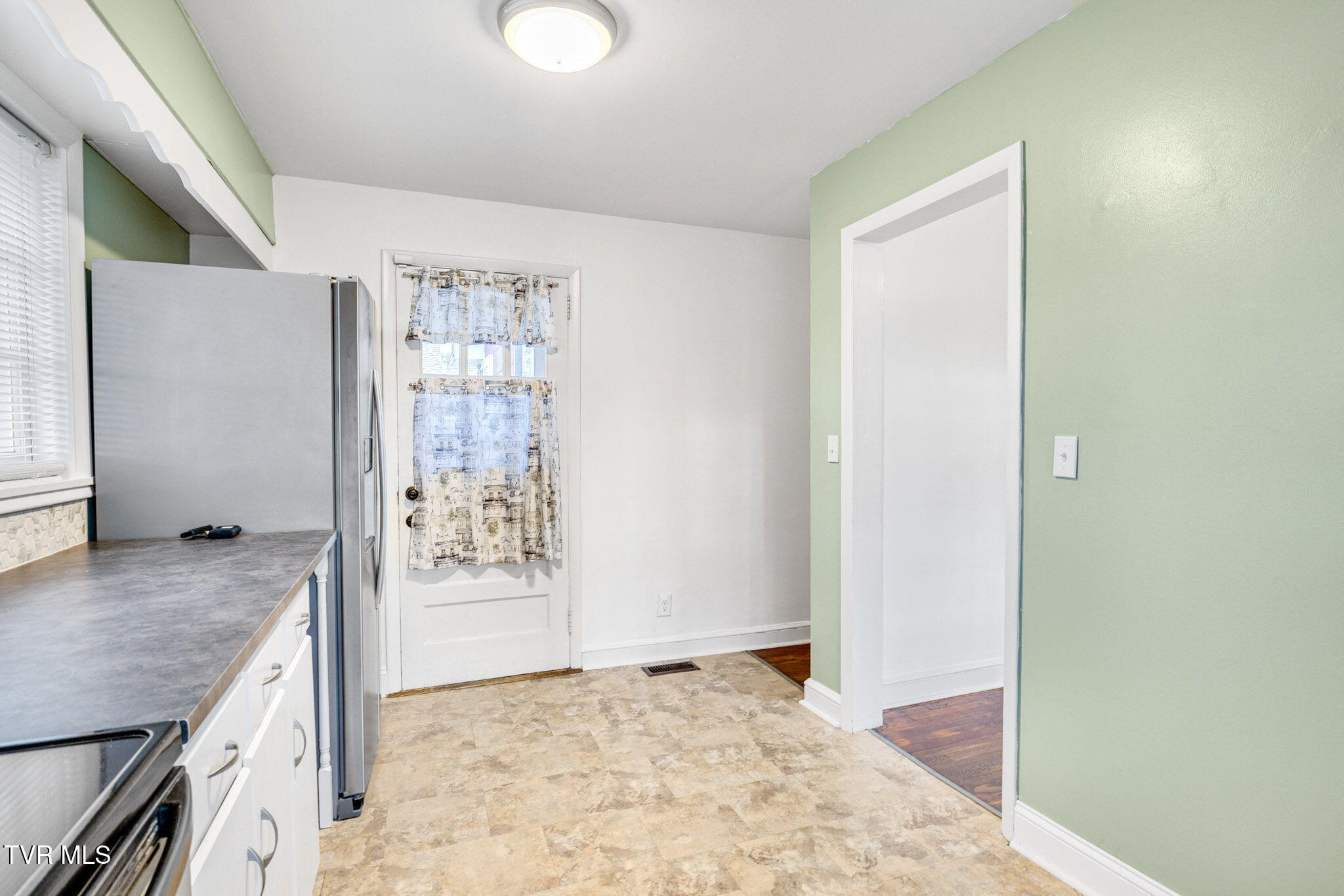 1801 Fairoaks Road, Unit 1 Kingsport, TN 37664 - Photo 23 of 32 27-web-or-mls-IMG_4512