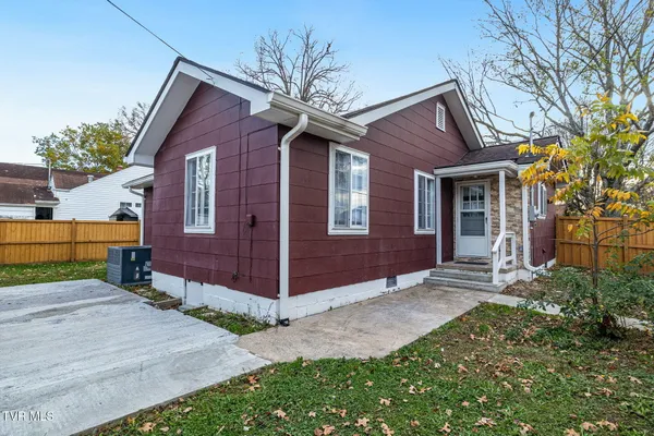 $1,900 | 1801 Fairoaks Road, Unit 1, Kingsport, TN 37664