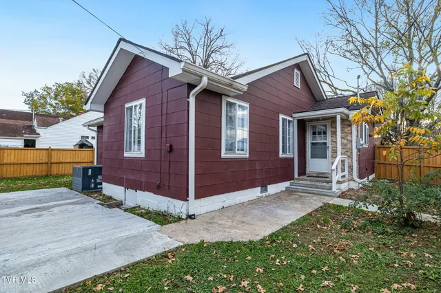 $1,900 | 1801 Fairoaks Road, Unit 1, Kingsport, TN 37664