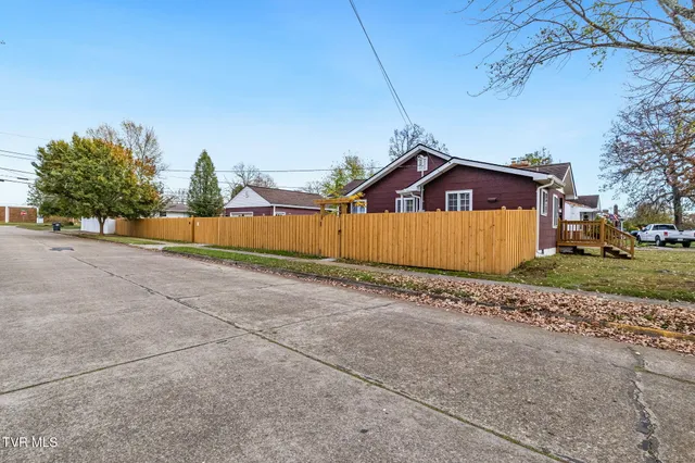 $1,900 | 1801 Fairoaks Road, Unit 1, Kingsport, TN 37664