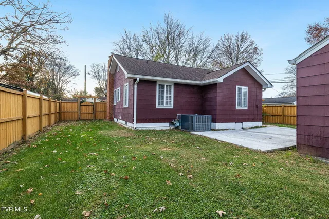 $1,900 | 1801 Fairoaks Road, Unit 1, Kingsport, TN 37664